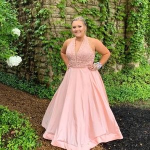 Meet your Posher, Leeann